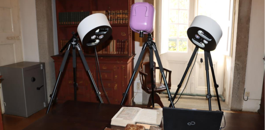 Xpecam Hyperspectral Camera with Light Sources